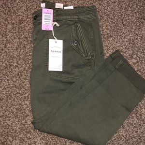 NWT Torrid size 14 crop pants